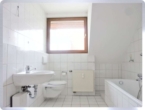 *** Große Wohnung mit Garage und Stellplatz** - Badezimmer