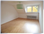 ***Zentral und doch in Feldnähe: gemütliche Dachwohnung in gepflegtem 6-Fam.-Haus*** - 2. Zimmer